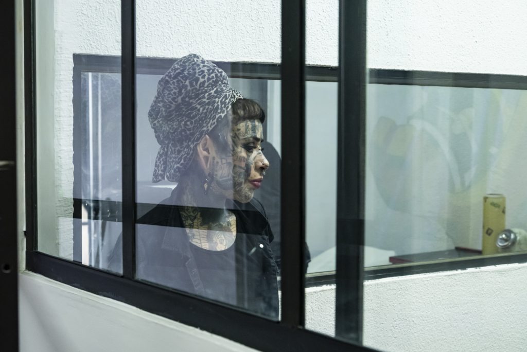 Manzana in Mudo's new studio